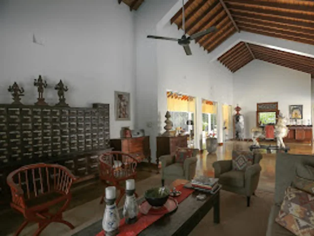 Villa-Hundira