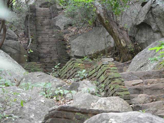 Pidurangala ancient Rock