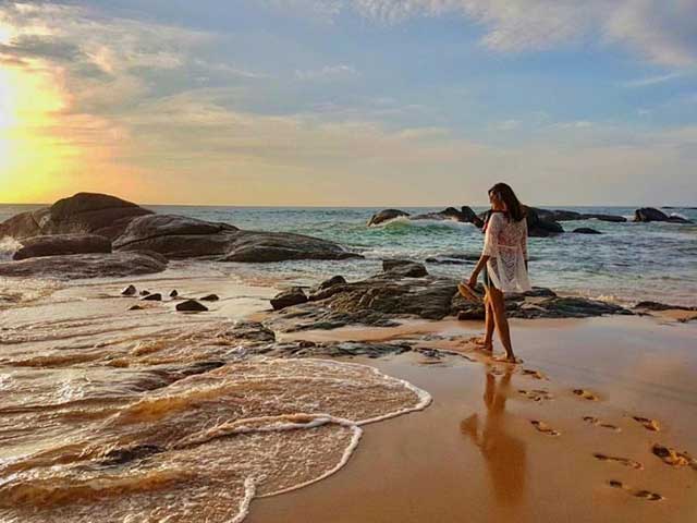Coconut Tree Rope Swing - South Coast Beaches of Sri Lanka