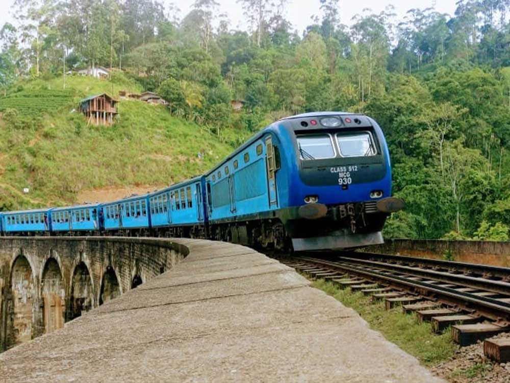 travel by train sri lanka
